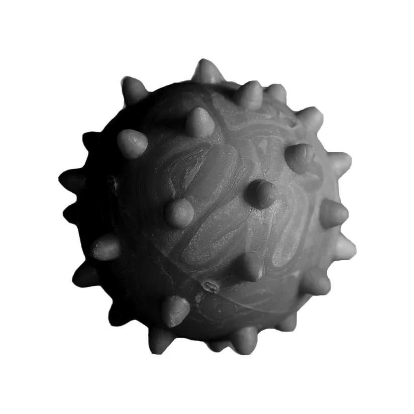 Brinquedo Cães LCM Borracha Bola Maçica com Cravo Extraforte G